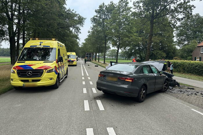 Enorme schade bij aanrijding met vrachtwagen