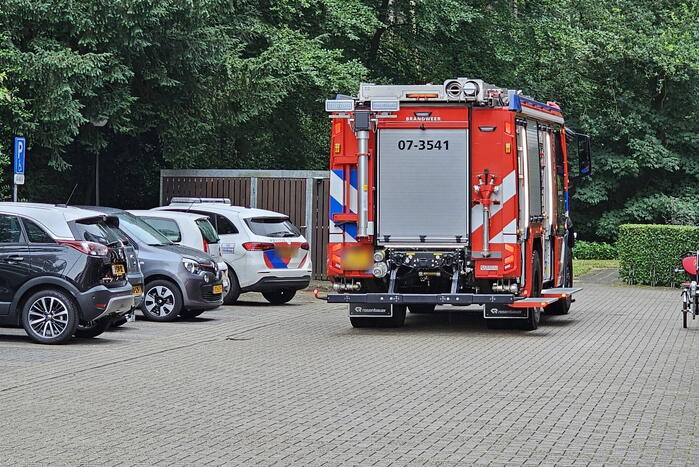 Kind met vinger vast in hometrainer