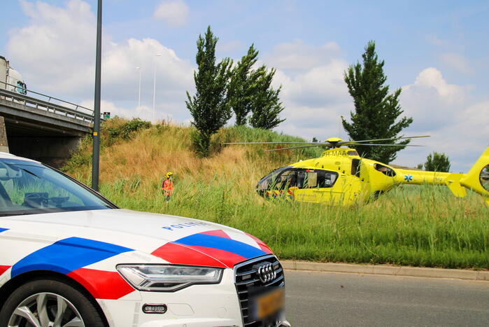 Traumahelikopter landt voor gewond kind