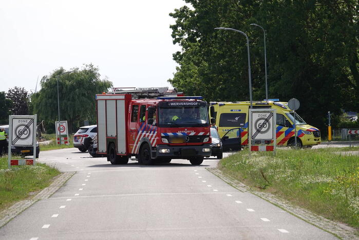 Auto komt op de kop tot stilstand