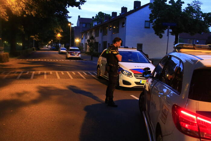 Explosie bij voordeur van woning