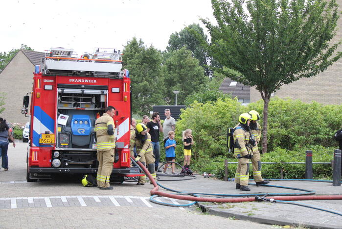 Afval en container in brand gestoken