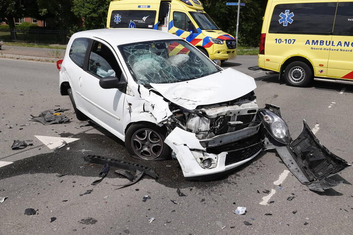 Drie gewonden bij botsing