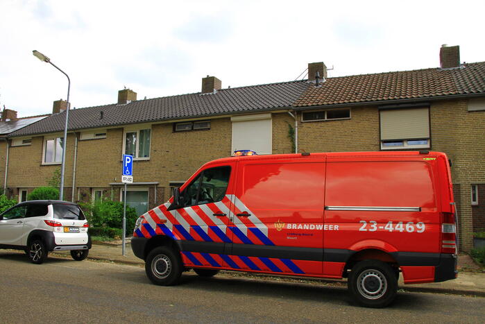 Kat mogelijk vast in schoorsteen van woning