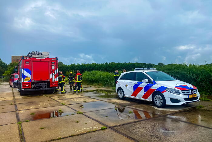 Brandweer controleert gedumpte vaten
