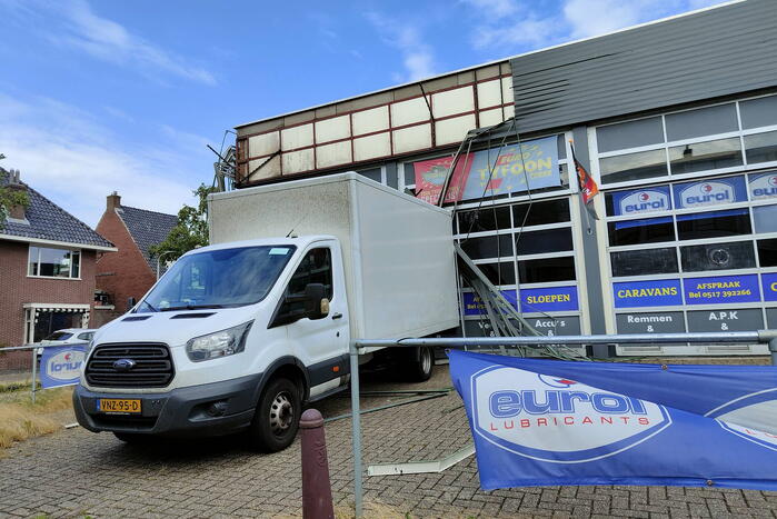 Storm veroorzaakt schade aan bedrijfspand