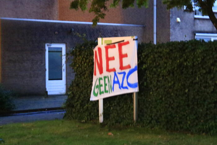 Brandende container geblust door brandweer