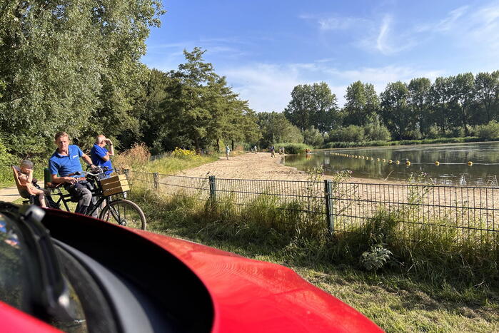 Grote zoekactie opgestart na aantreffen kinderfiets bij water