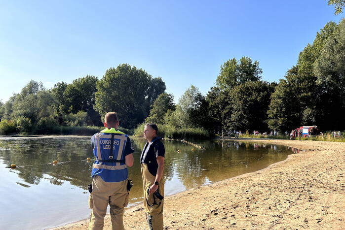 Grote zoekactie opgestart na aantreffen kinderfiets bij water