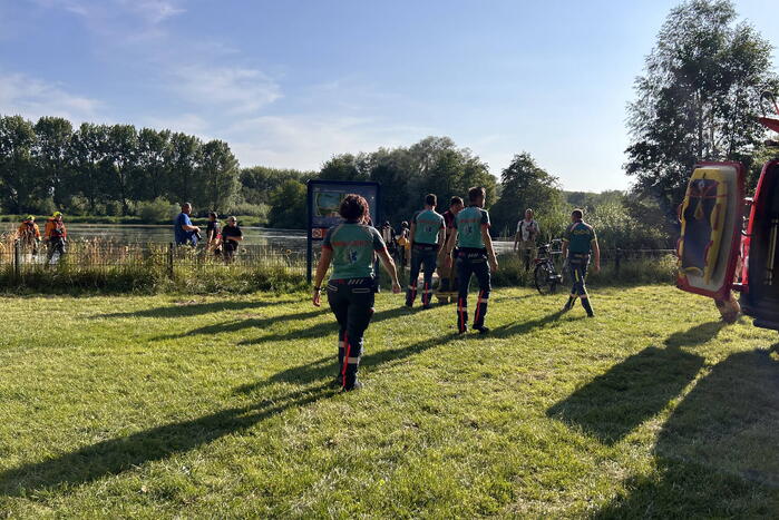 Grote zoekactie opgestart na aantreffen kinderfiets bij water