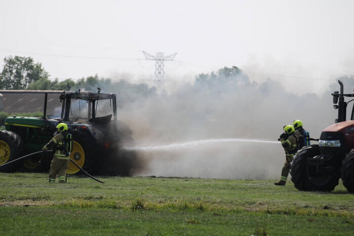 Tractor gaat in vlammen op