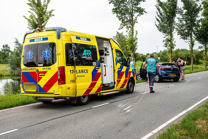 Gewonde nadat dronken persoon tegen boom rijdt