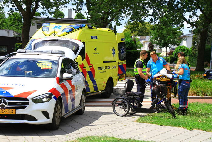 Automobilist rijdt door na botsing met driewieler