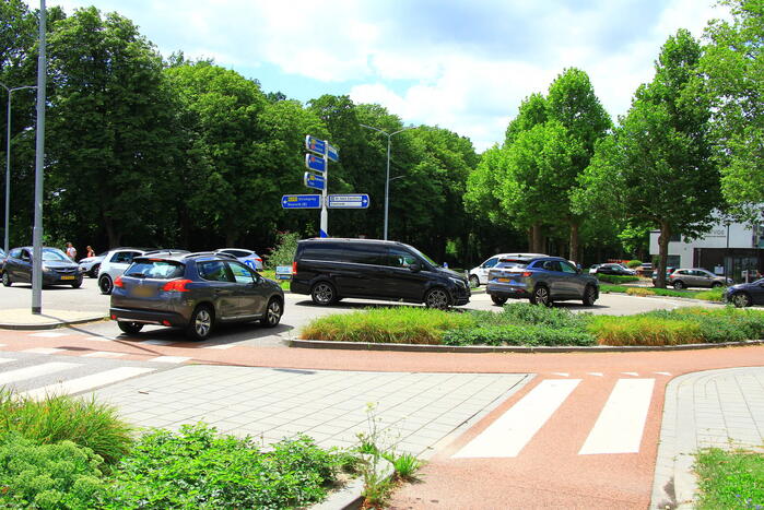 Automobilist rijdt door na botsing met driewieler