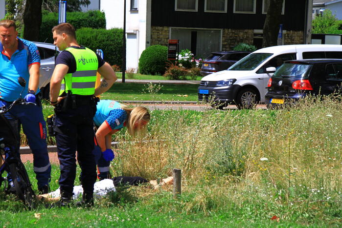 Automobilist rijdt door na botsing met driewieler