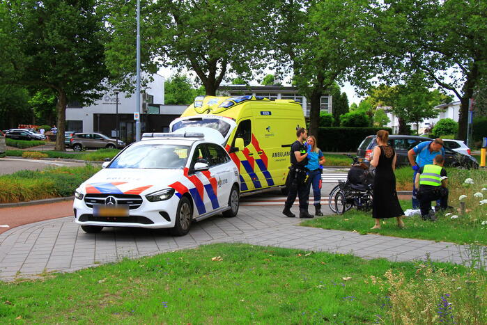 Automobilist rijdt door na botsing met driewieler
