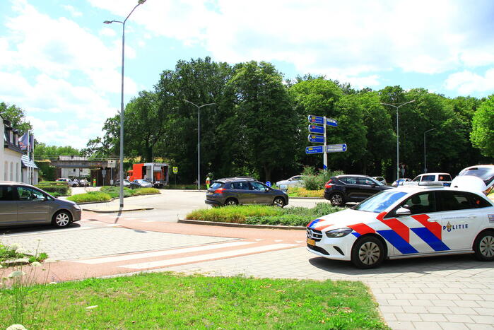 Automobilist rijdt door na botsing met driewieler