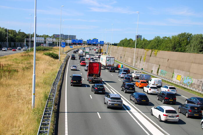 Snelweg tijdelijk afgesloten door ongeval