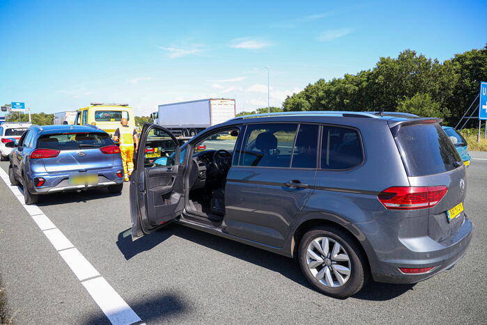 Flinke file door botsing op snelweg