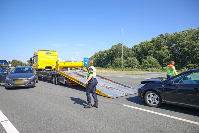 Flinke file door botsing op snelweg