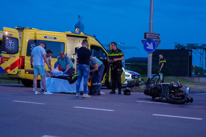 Motorrijder zwaargewond na zware botsing