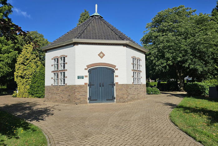 Meerdere graven vernield op begraafplaats