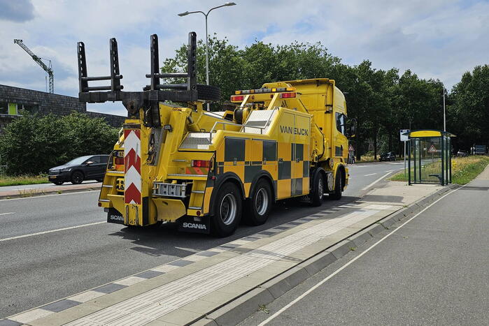 Politie bewaakt gestrande geldwagen