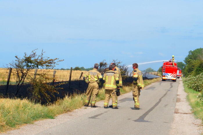 Brandweer blust flinke bermbrand