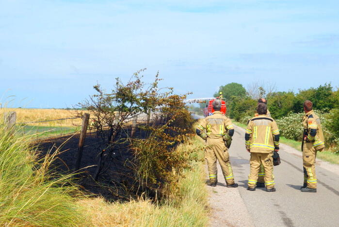 Brandweer blust flinke bermbrand