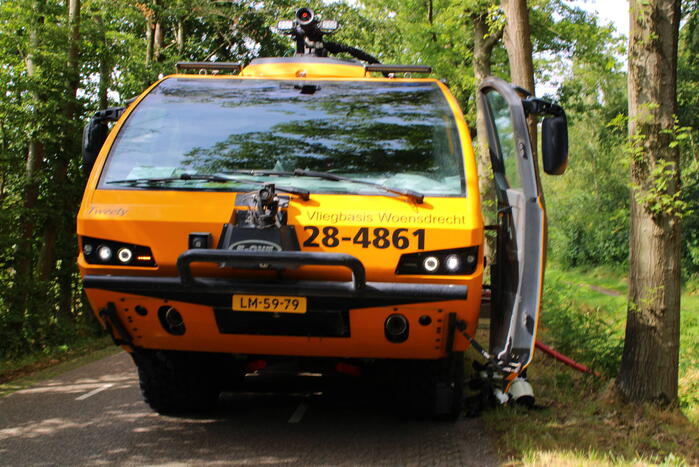 Militaire voertuig ingezet voor bestrijden van natuurbrand
