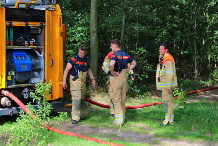 Militaire voertuig ingezet voor bestrijden van natuurbrand