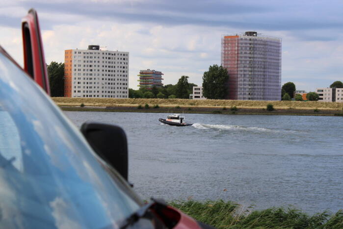Grote inzet hulpdiensten na melding persoon te water