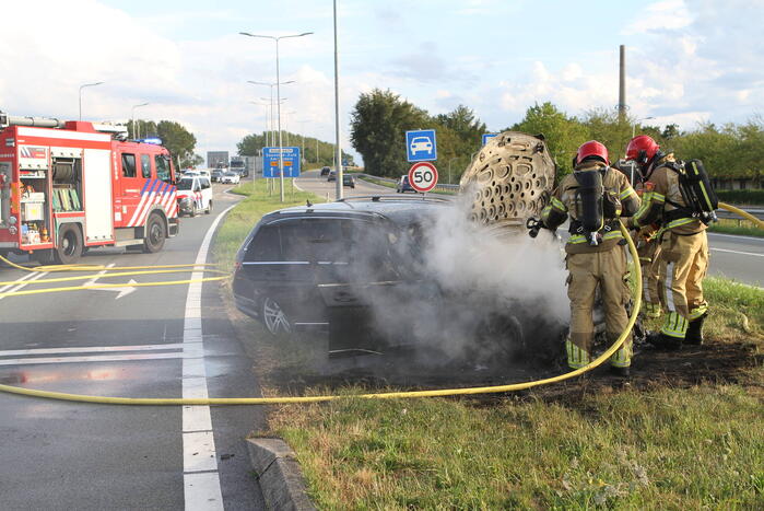 Personenwagen verwoest door brand