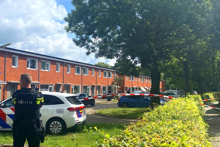 Arrestatieteam maakt zich klaar voor inval in woning