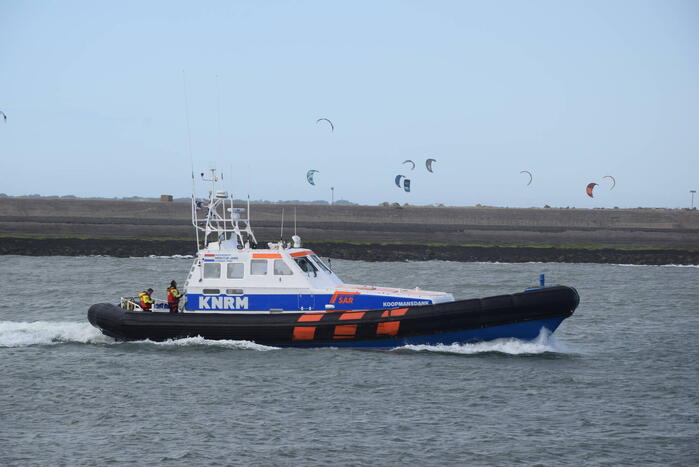 Grote zoekactie naar vermiste surfer rondom Oosterscheldekering