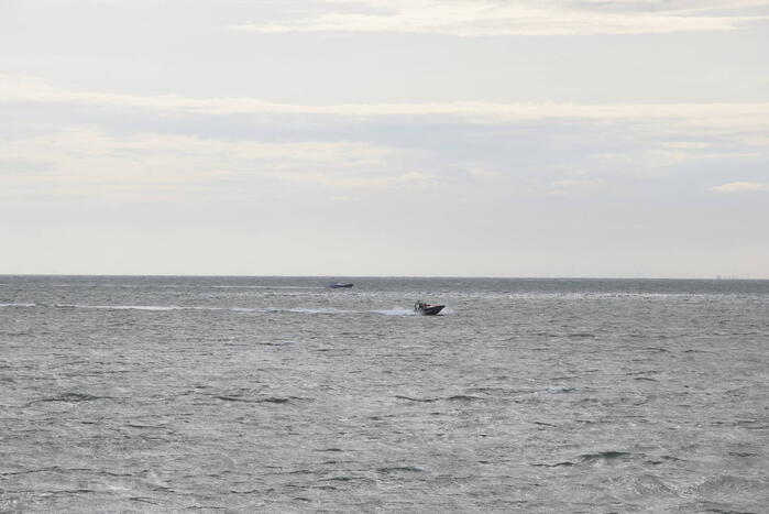 Grote zoekactie naar vermiste surfer rondom Oosterscheldekering