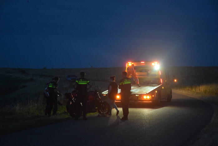 Motorrijders vliegen uit bocht