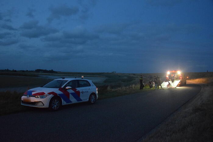 Motorrijders vliegen uit bocht