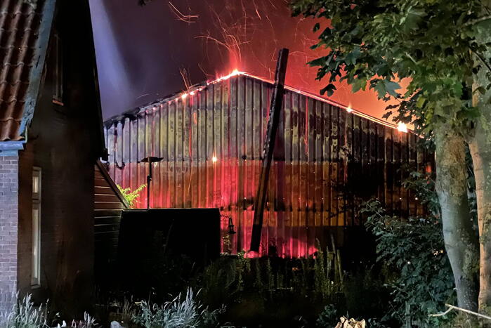 Loods verwoest bij grote brand