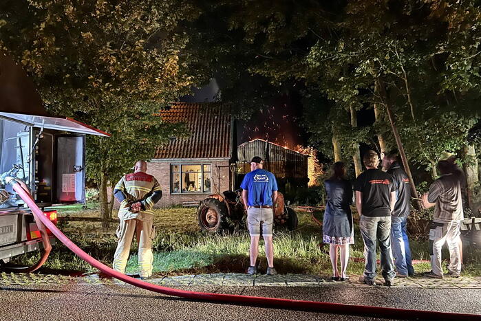 Loods verwoest bij grote brand