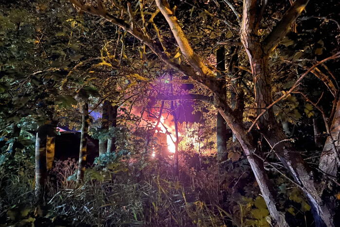 Loods verwoest bij grote brand