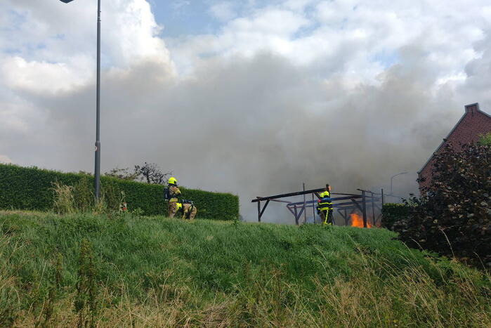 Brand slaat over na zorgboerderij