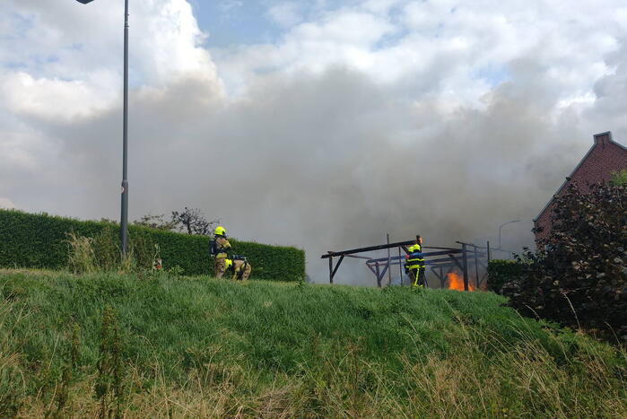 Brand slaat over na zorgboerderij