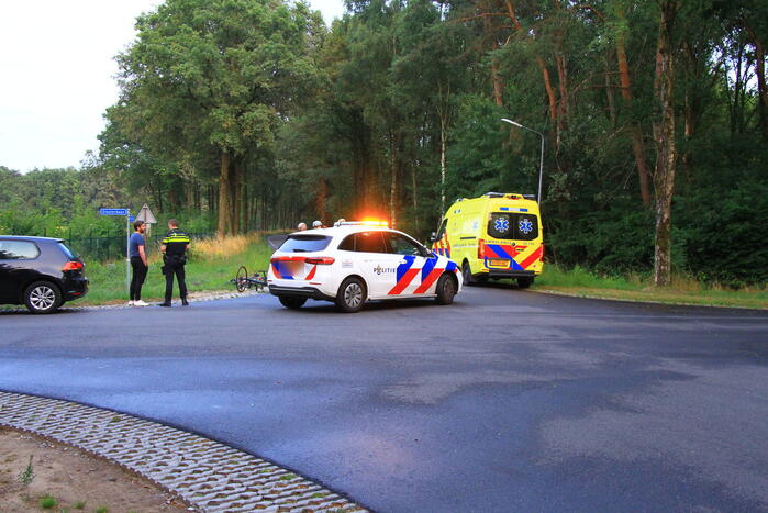 Aanrijding tussen automobilist en twee wielrenners