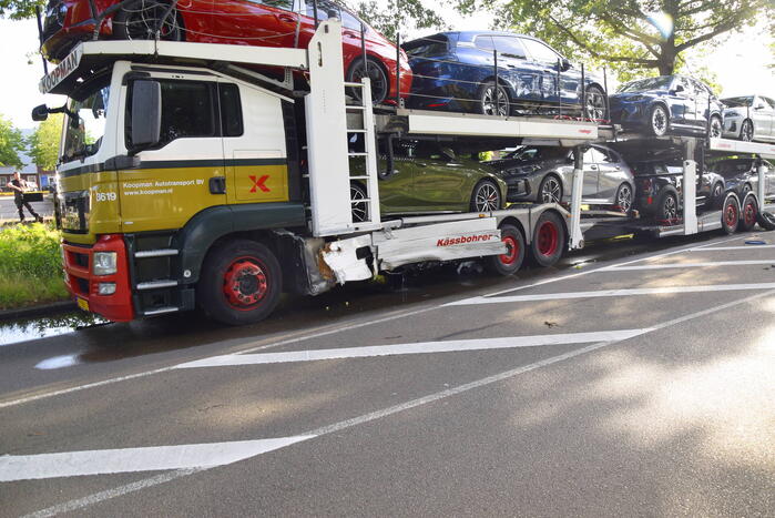 Vrachtwagen lekt honderden liters diesel na botsing
