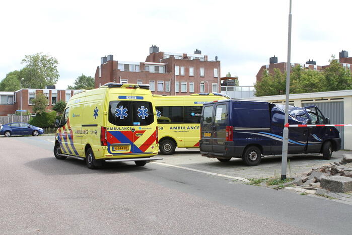 Brand in kelderbox van flatgebouw zorgt voor veel rookontwikkeling