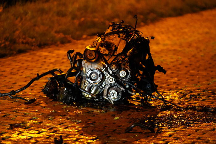 Auto verliest motor bij enkelzijdig ongeval