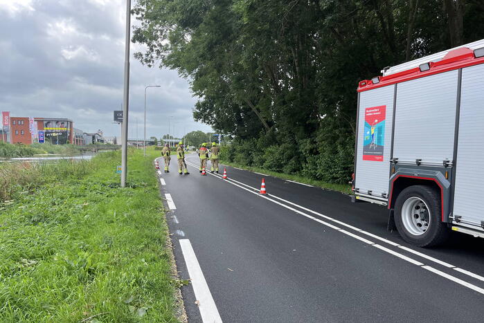 Grote tak dreigt op weg te vallen