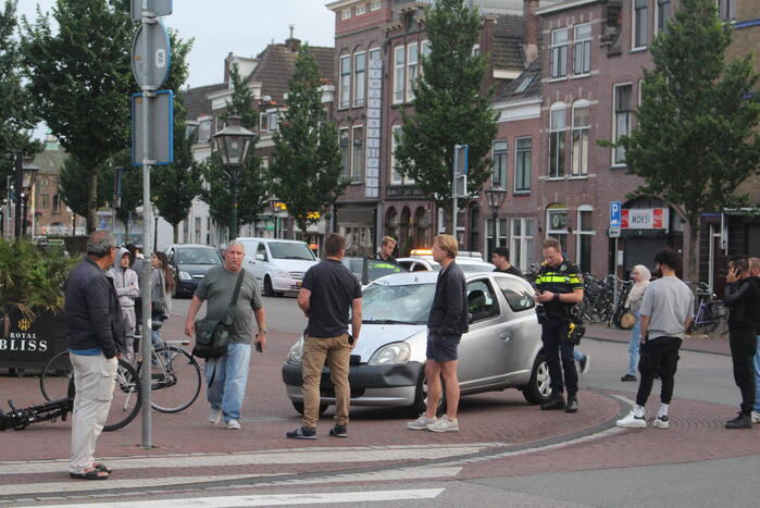 Fietser gewond bij botsing met auto