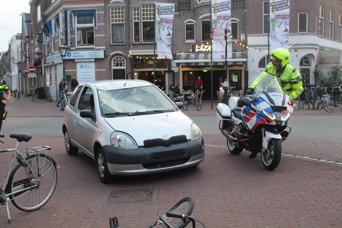 Fietser gewond bij botsing met auto